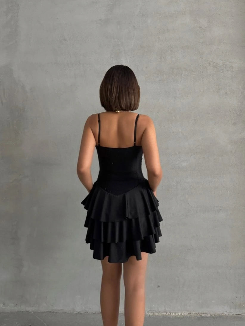 rochie mini neagra cu volane1