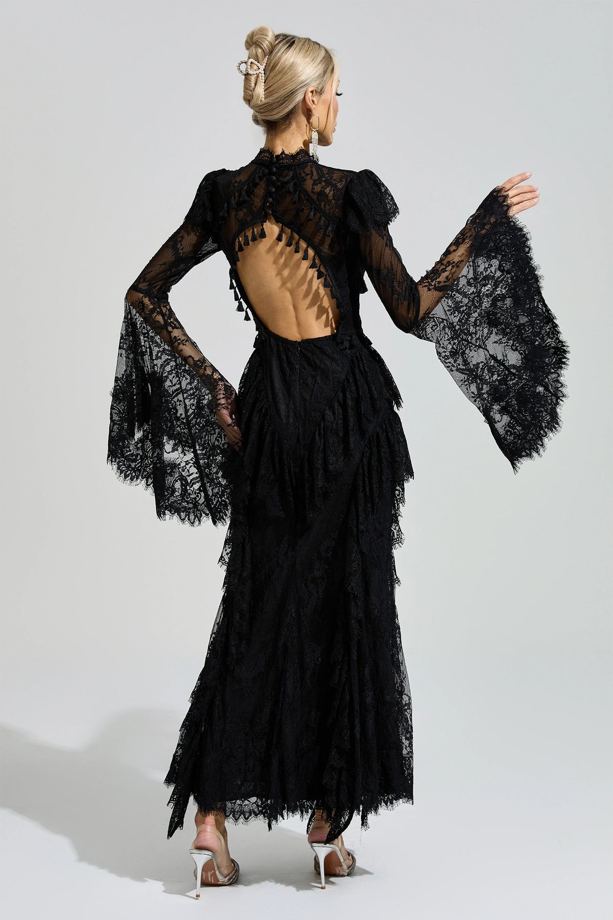 Rochie maxi Ravena din dantelă, neagră – spate